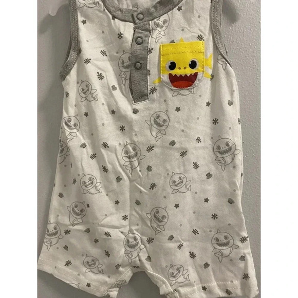 BABY SHARK 2 PIECE 6/9 MONTHS NEW - Picture 7 of 9